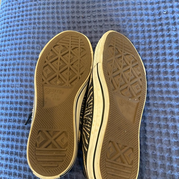 Converse All Star black and tan glitter animal print low top. - Picture 4 of 6